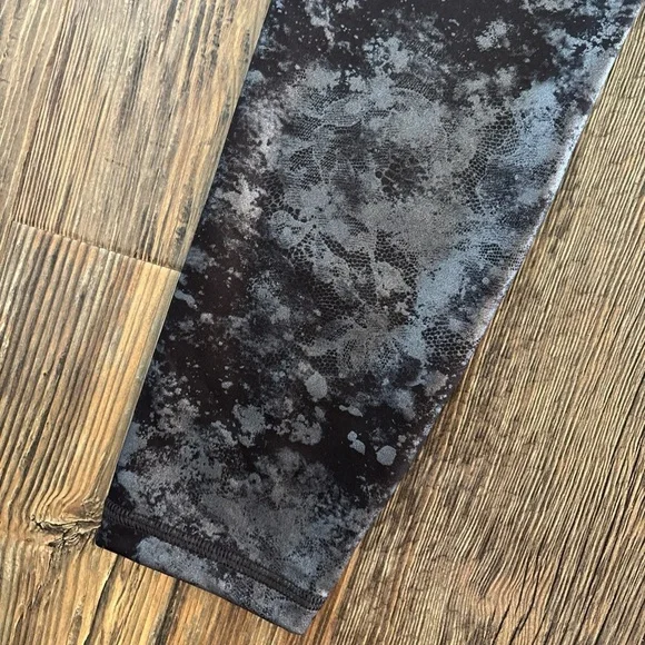 Athleta Elation Misty Lace Tight Legging Med Ultra High Rise Black Gray Metallic - Picture 10 of 12